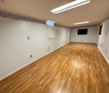 For Lease - 44 Loradeen Crescent Unit# Lower, Toronto, Ontario - Photo 2