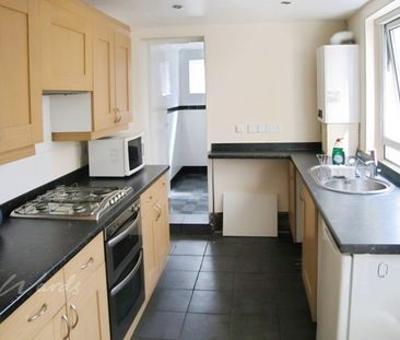 3 bedroom end of terrace house to rent - Photo 3