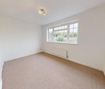 4 bedroom semi-detached house to rent - Photo 5