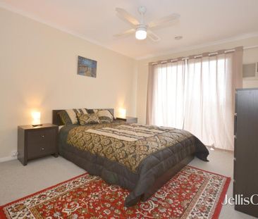 Low maintenance townhouse, in peaceful location - Photo 3