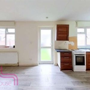 Warwick Road, Southall, UB2 - Photo 2