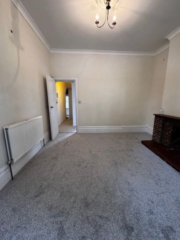 1 Bed Flat, Penge, SE20 - Photo 2