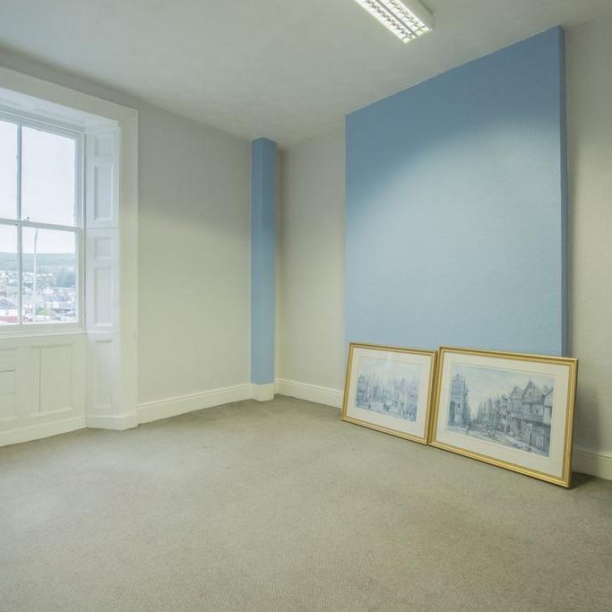 5 bedroom end of terrace house to rent - Photo 1