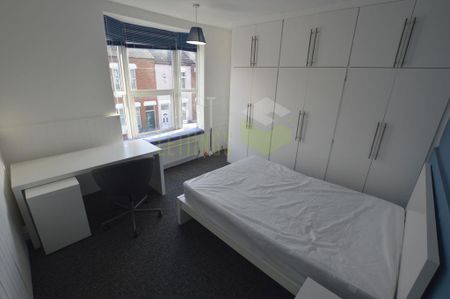 3 bedroom terraced house to rent - Photo 4