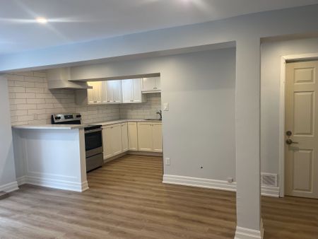 For Lease - 4203 Wheelwright Crescent, Mississauga, Ontario - Photo 4