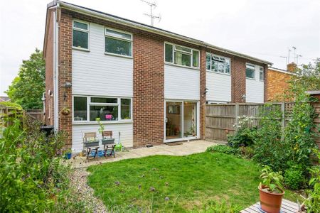 3 bedroom semi-detached house to rent - Photo 4