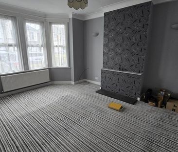 6 bedroom terraced house to rent - Photo 2