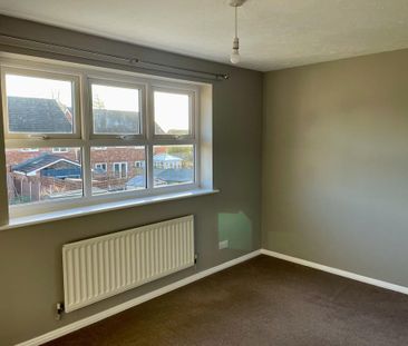 2 bedroom semi-detached house to rent - Photo 4