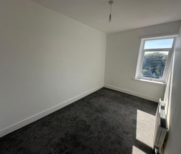 3 bedroom end of terrace house to rent - Photo 3