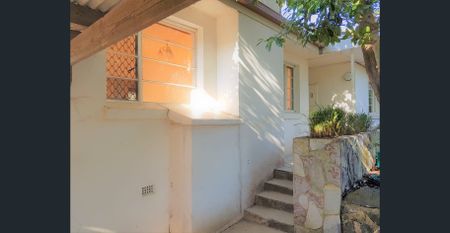 Spacious four Bedroom House in Prime Location - Photo 3