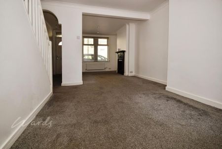 2 bedroom end of terrace house to rent - Photo 2