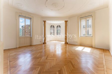 Prestigious Art Nouveau apartment just steps from Milan Central Station - Photo 4