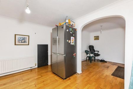 4 bedroom detached house to rent - Photo 2