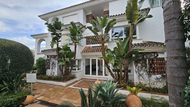 Apartamento planta baja en alquiler en Marbella, Marbella - Photo 1