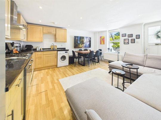 2 bedroom maisonette to rent - Photo 1