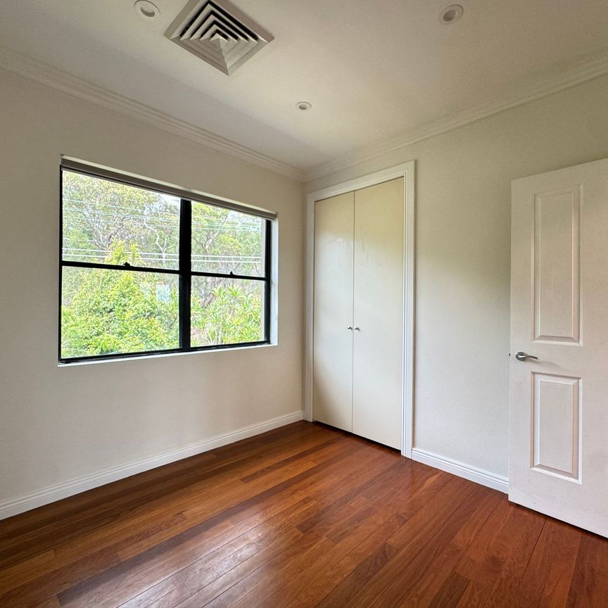 Modern 4-Bedroom Duplex with River Views | Spacious Family Living - Photo 1