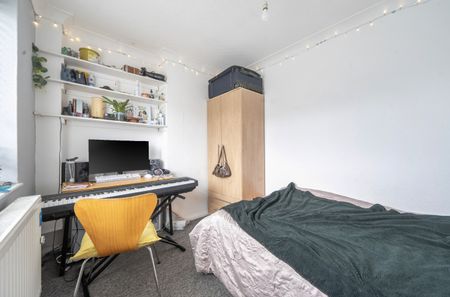 5 bedroom semi-detached house to rent - Photo 3