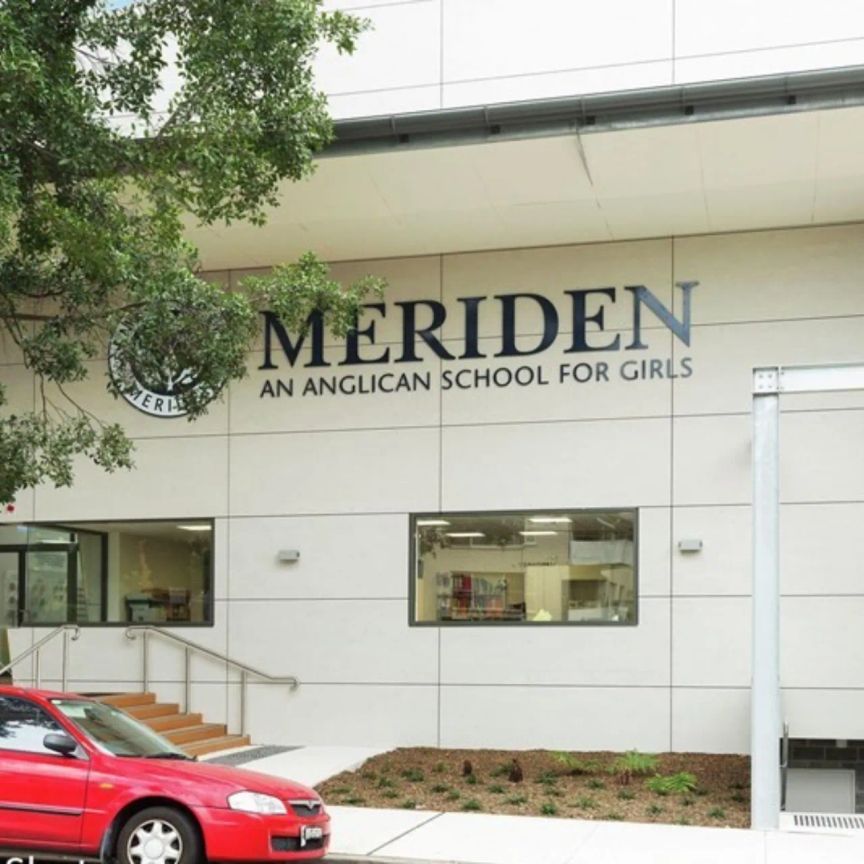 Modern two-bedroom apartment with private entry - Photo 1