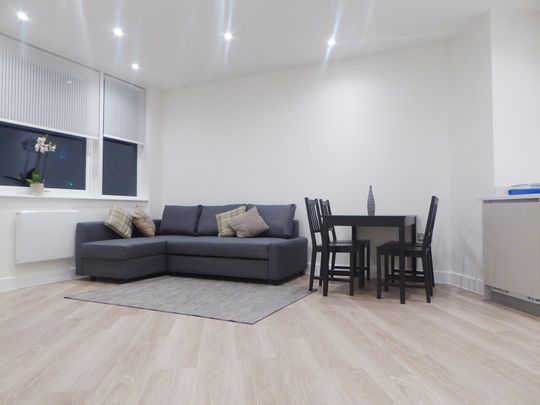 Kings Reach, Reading, RG1 3FF - Photo 1