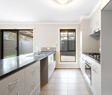 13 Weavers Street, Manor Lakes VIC, Belconnen - Photo 6