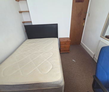 5 Bed Student Accommodation - Photo 4