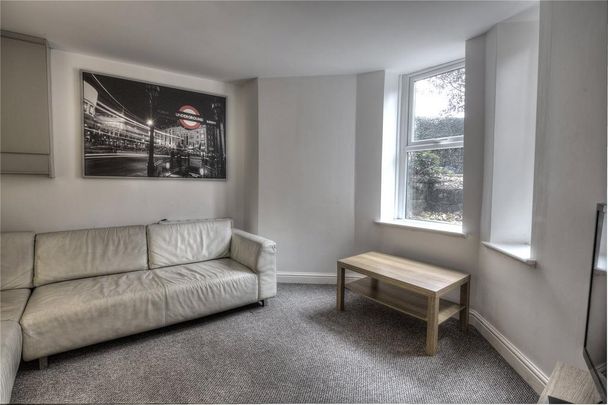 5 bedroom end of terrace house to rent - Photo 1