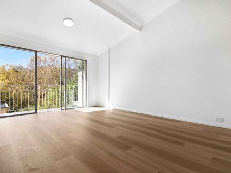 HUGE THREE STOREY, THREE BEDROOM HOUSE WITH DOUBLE LOCK UP GARAGE - Photo 3