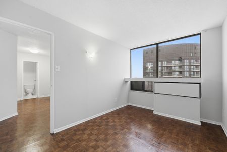 For Lease - 2360 Dundas Street Unit# 2103B, Toronto, Ontario - Photo 5
