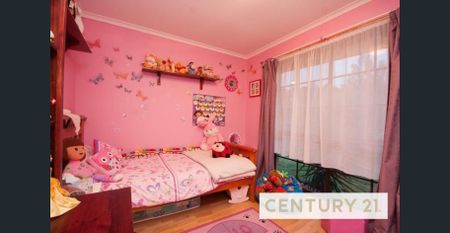 Comfortable Family Home - Photo 2