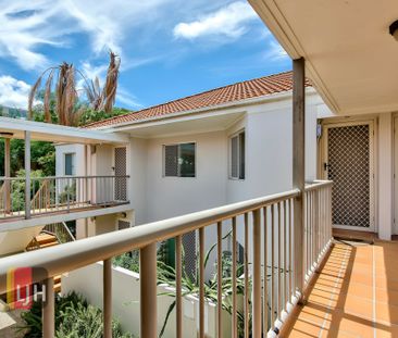 BRIGHT AND FRESH APARTMENT OFFERING GREAT LOCATION AND LIFESTYLE - Photo 6