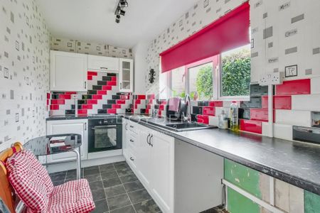 3 bedroom semi-detached house to rent - Photo 5