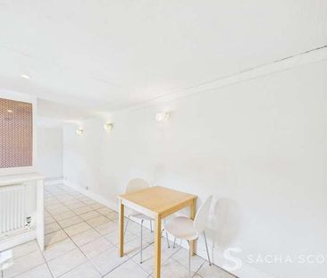 Green Lane, Chessington, KT9 - Photo 2