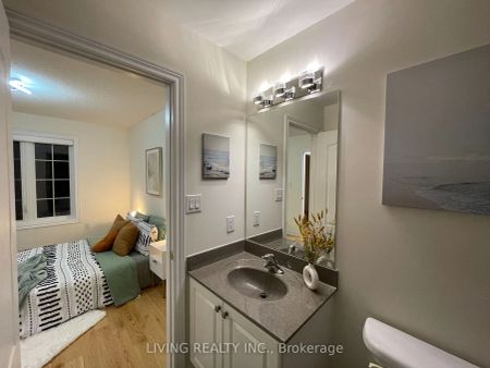 Condo Townhouse For Lease | N9255946 - Photo 5