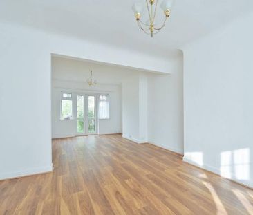 3 bedroom semi-detached house to rent - Photo 6