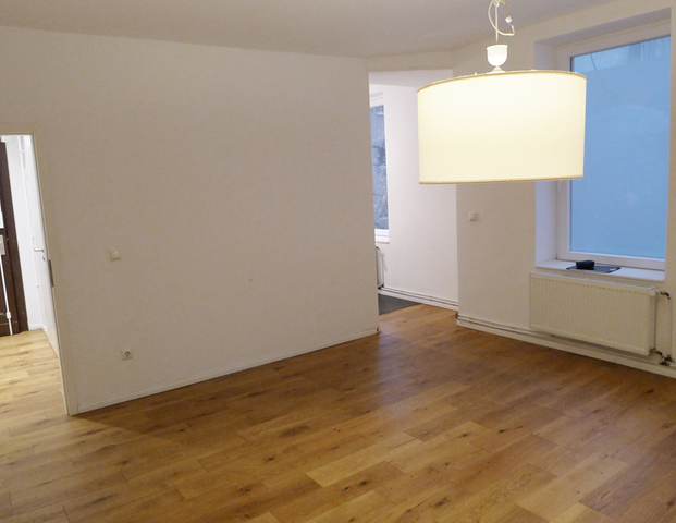 Tolle Altbauwohnung mit Dielenböden - ruhige Lage am Wehneltsteig, mit Renovierungsbedarf - Photo 1
