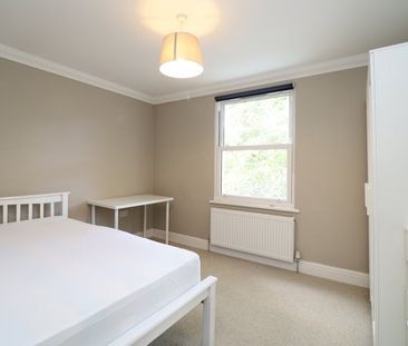 Room in a Shared House, Shakespeare Road, W3 - Photo 1