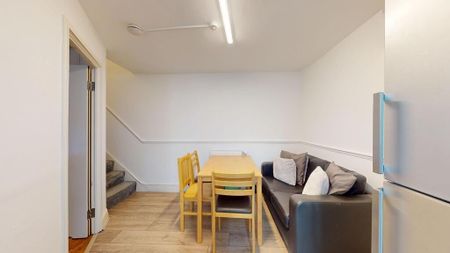 3 bedroom flat to rent - Photo 2