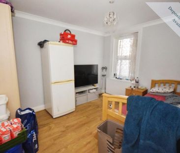 3 bedroom end of terrace house to rent - Photo 2