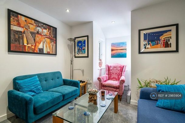 5 bedroom detached house to rent - Photo 1