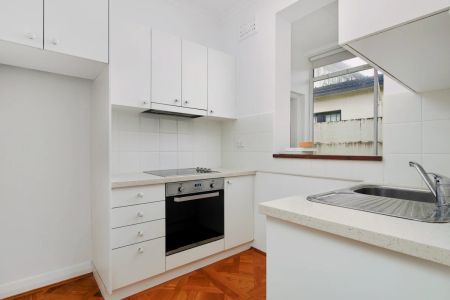 2Bedrooms, 1Bathrooms - Photo 4