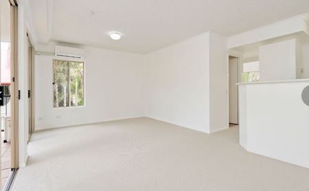 FULLY FURNISHED Two-bedroom modern apartment in ideal Herston location! - Photo 4