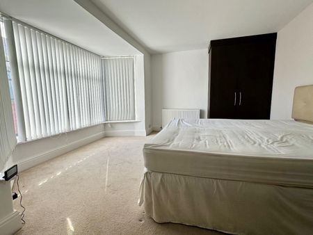 3 bedroom Flat To Let Total Size: 1217 SQ FT - Photo 5