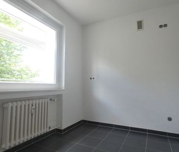 *** modernisierte 2-Zimmer-Wohnung mit Balkon und Aufzug! *** - Photo 2