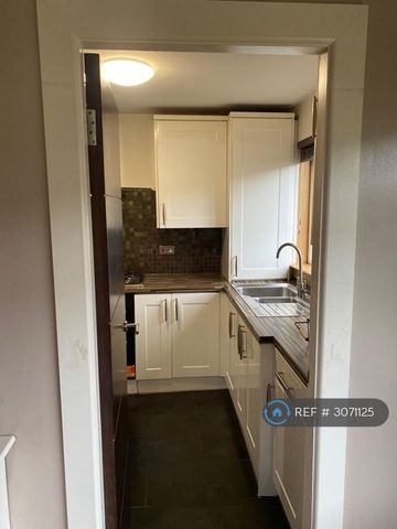 3 bedroom flat to rent - Photo 5