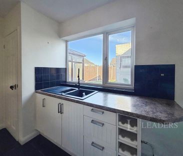 3 bedroom semi-detached house to rent - Photo 4