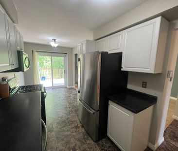 For Lease - 45 Burns Circle, Barrie, Ontario - Photo 6