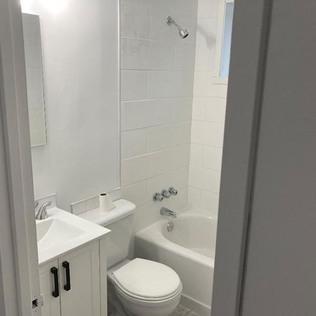 LONGUEUIL , 4 1/2 SECTEUR COLLECTIVITE NOUVELLE TOUT RENOVÉ - Photo 4