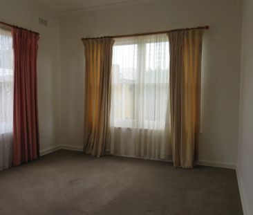 21 Woodville Street, - Photo 2