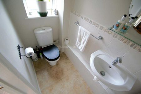 4 bedroom detached house to rent - Photo 4