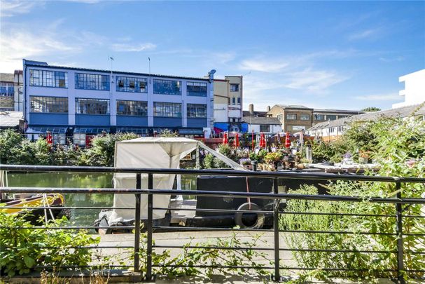 Spacious two bedroom apartment with canal views. - Photo 1
